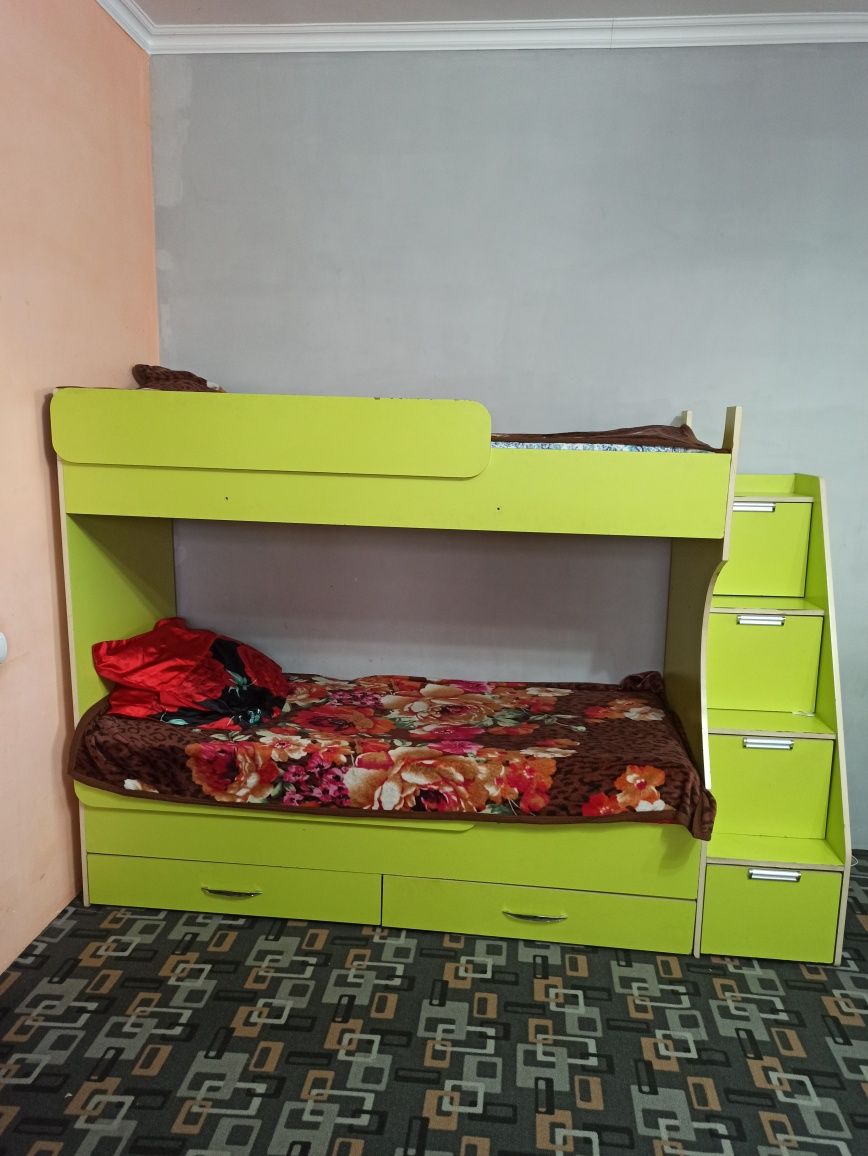 Продам двухъярусную кровать