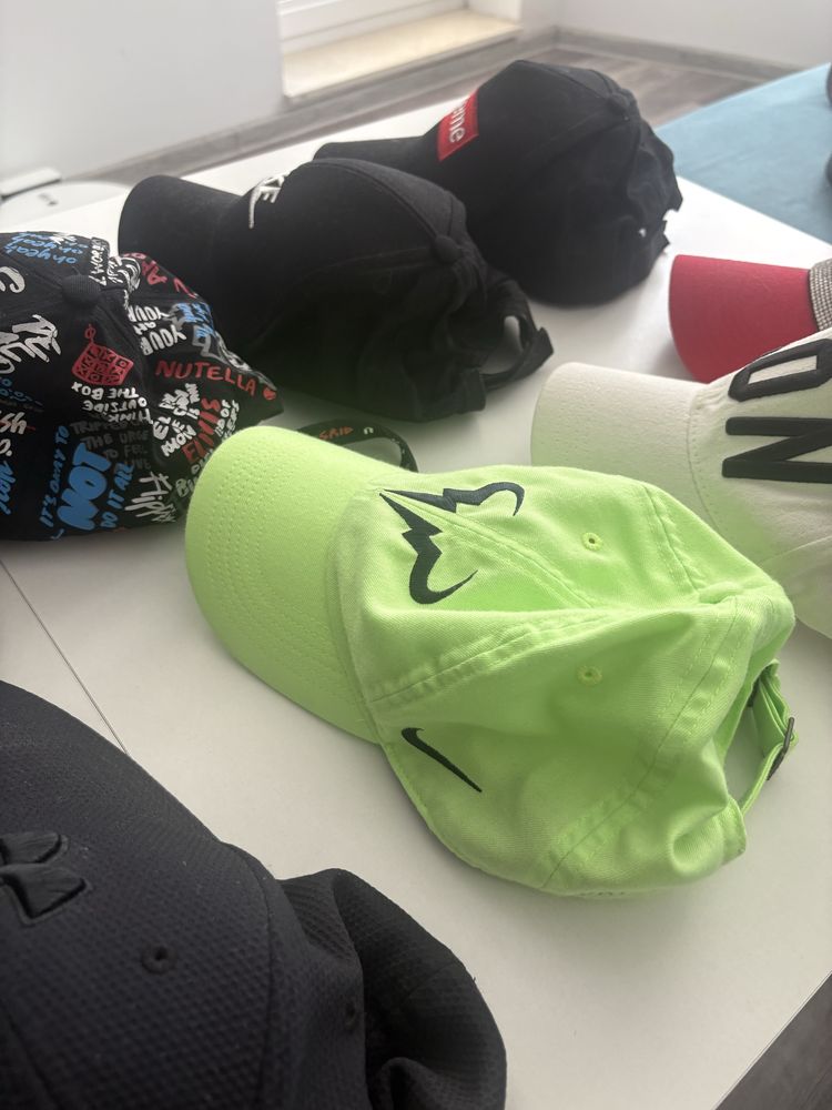 Шапки идиотки, с козирка, Nike, Dsquared , Under Armour
