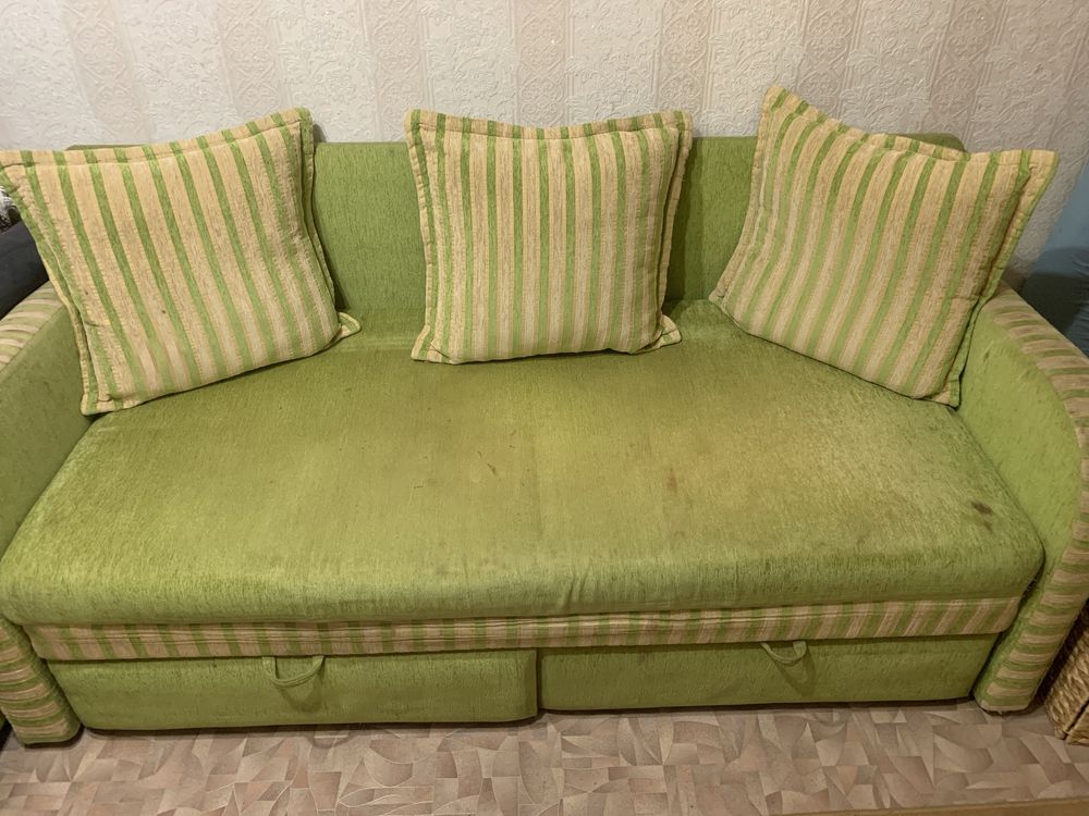 Продам 2 дивана для дачи