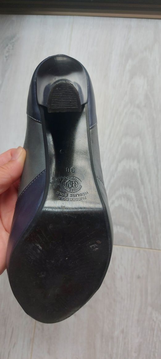 Pantofi piele  mărimea 38