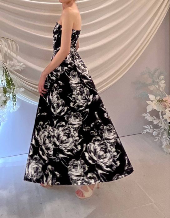 Продам красивое цветочное платье