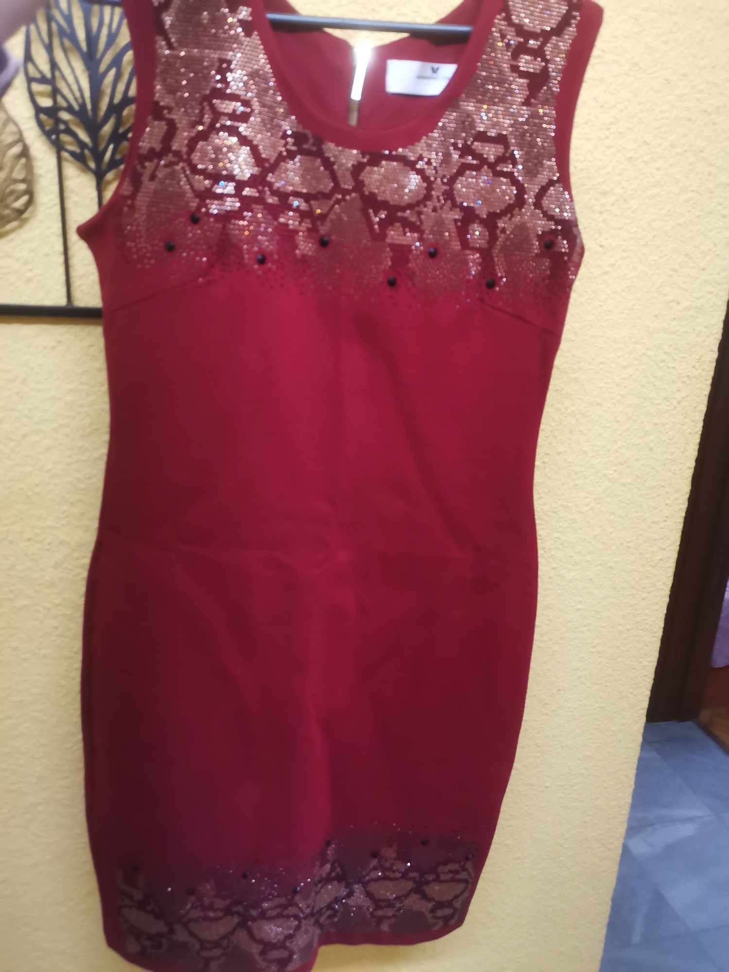 Червена елегантна рокля