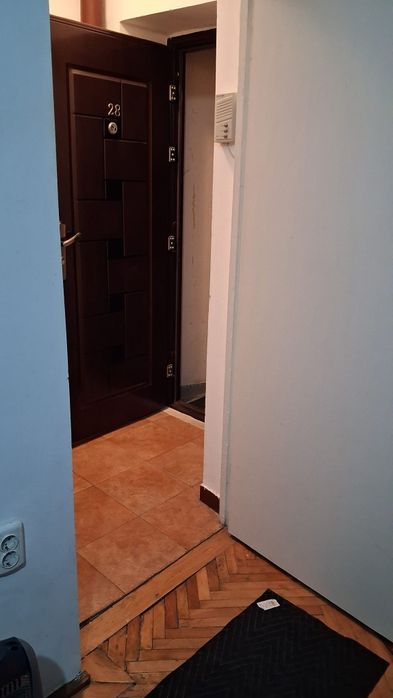 Vand Garsoniera, Brad