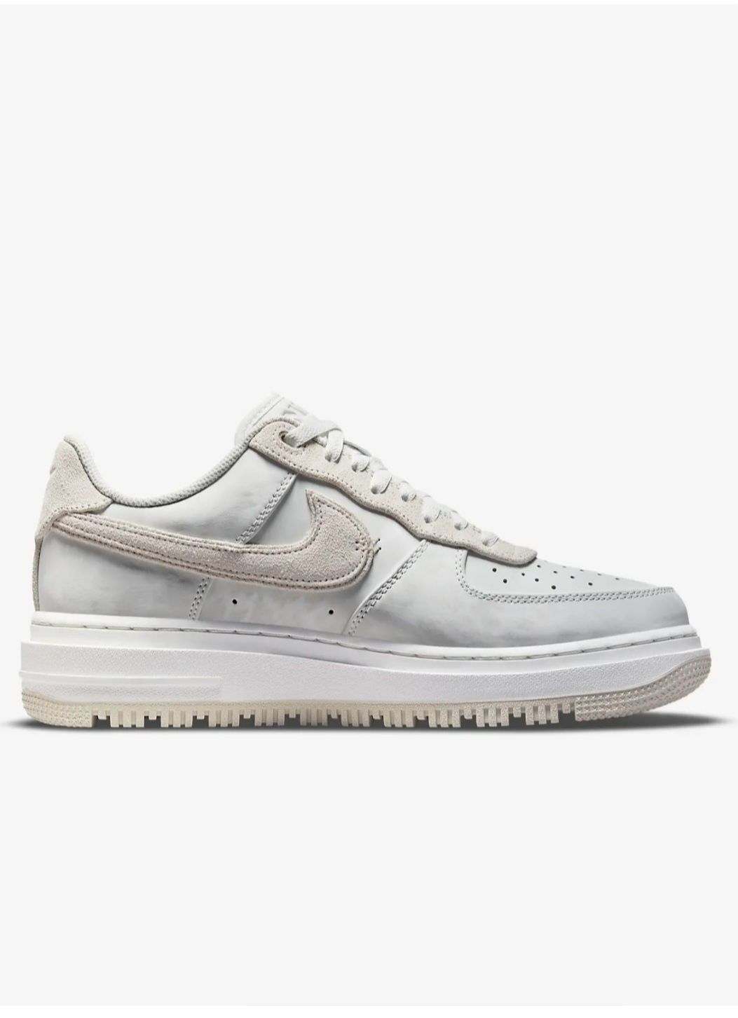 Nike Air Force 1 Luxe обувки