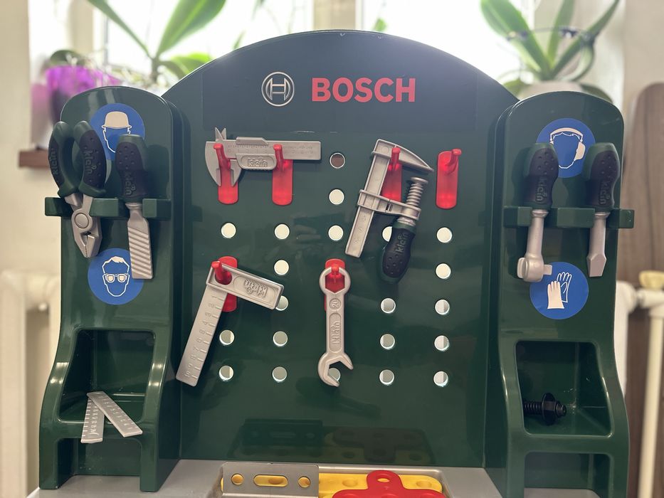 Banc de lucru Bosch pentru copii + accesorii | stare excelentă |