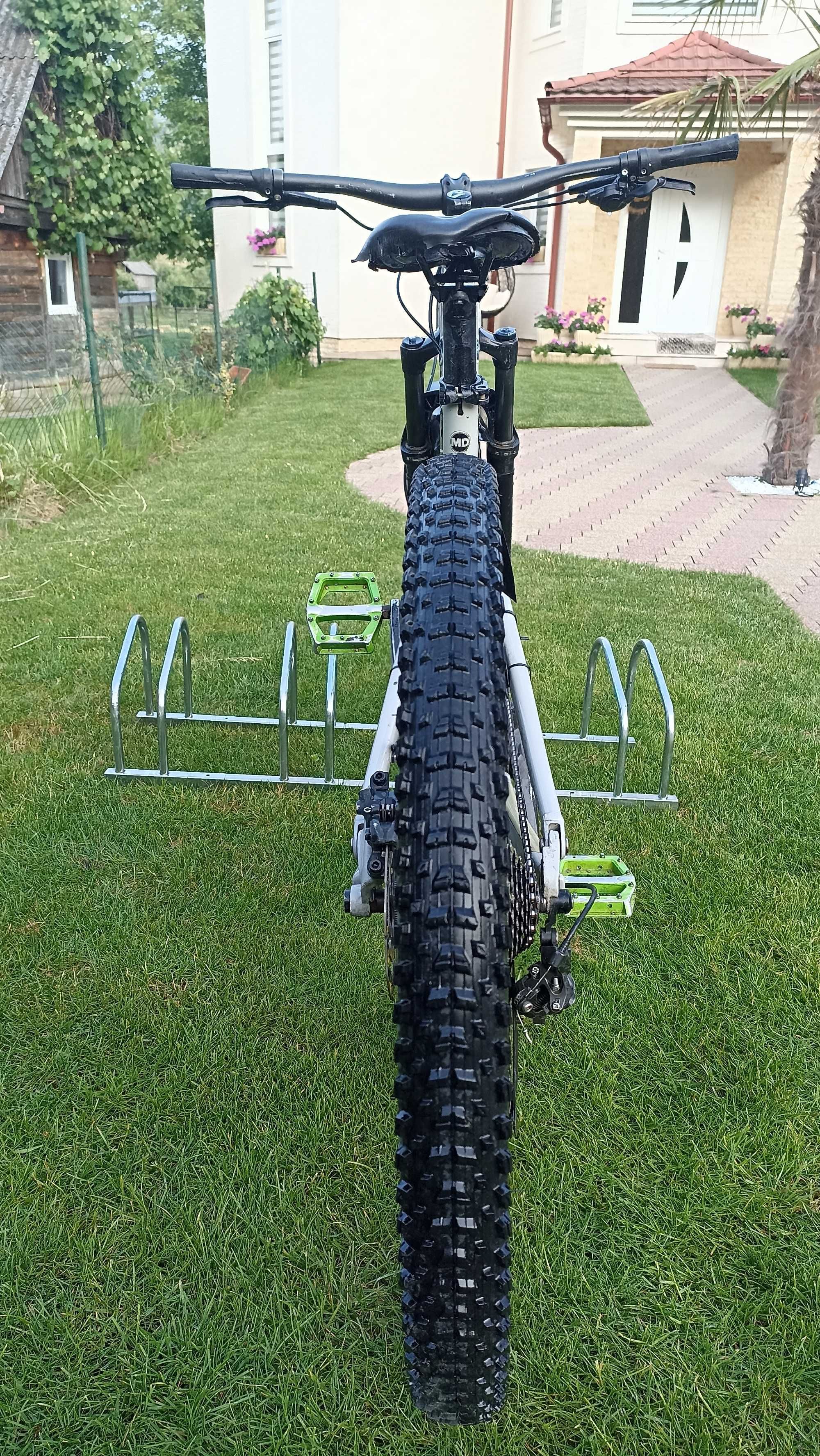 Vând bicicleta jamis DAKAR