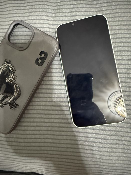 Продам Айфон 13 без царапин