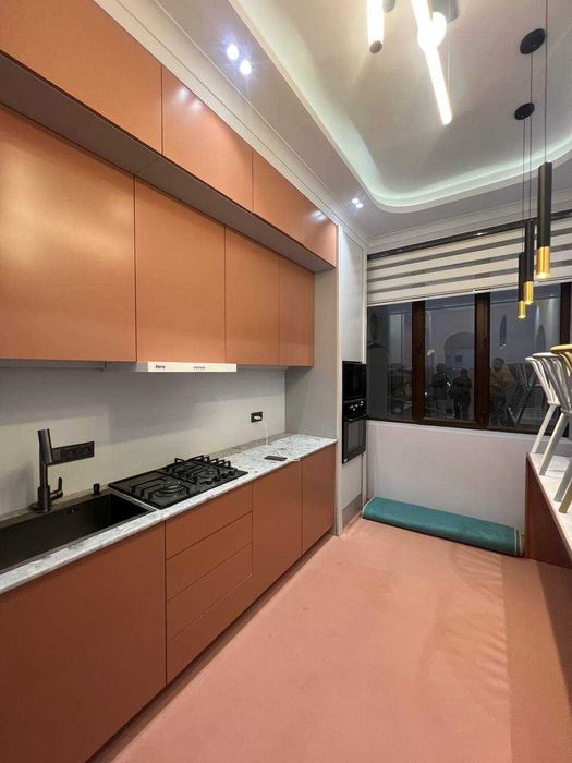 Aeraport hududida kvartira zudlik bilan sotiladi!