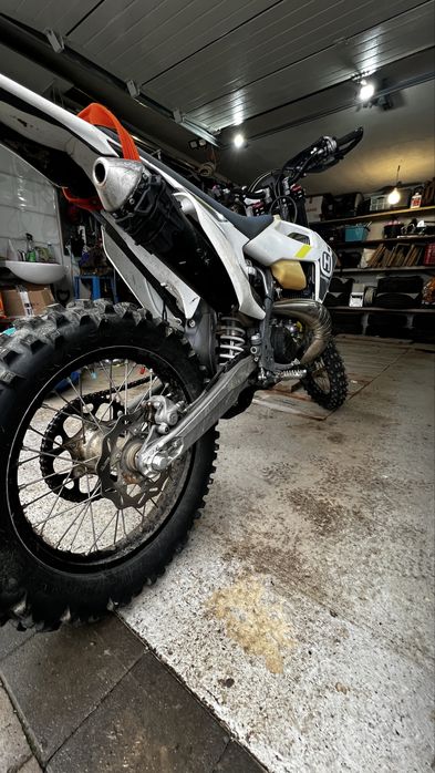 Husqvarna 300 tpi 2022- numere negre