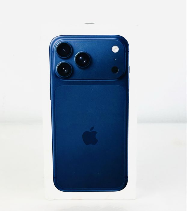 НАЛИЧЕН! Apple iPhone 17 Pro Max 1TB Deep Blue НОВ!