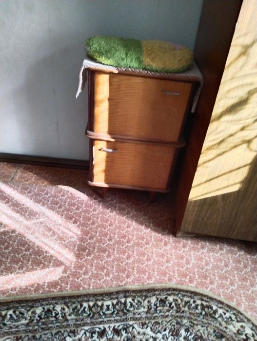 Продам тумбочки с зеркалом