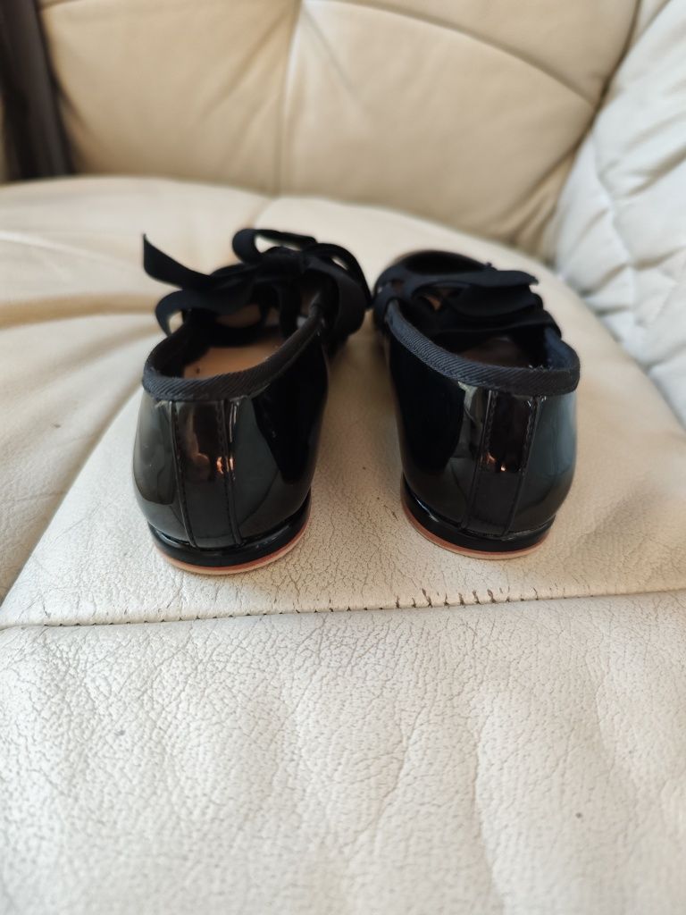 Pantofi Zara, negri, lăcuiți , mărime 29