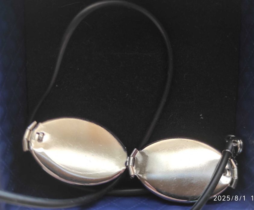 Дамско сребърно бижу за снимки (925s) на кожена верижка