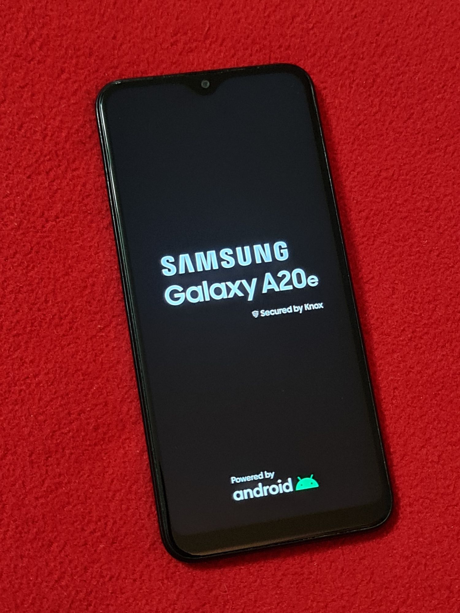 Samsung Galaxy A20e Black 32Gb, Liber de rețea, Impecabil.