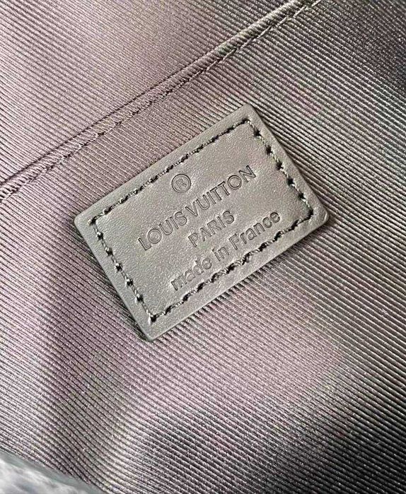 Geanta compacta Louis Vuitton crossbody Monogram cu curea din piele