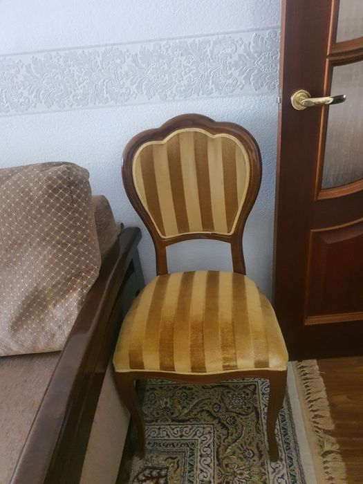 Мебель,  стол со стульями для гостиной