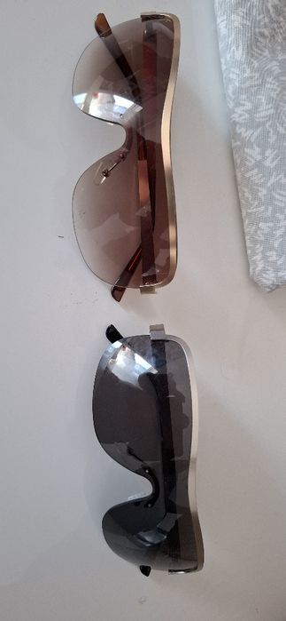 Vând ochelari de soare