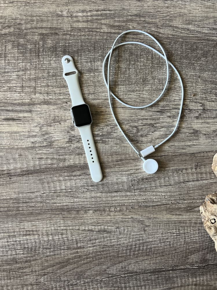 Продавам Apple watch series 5