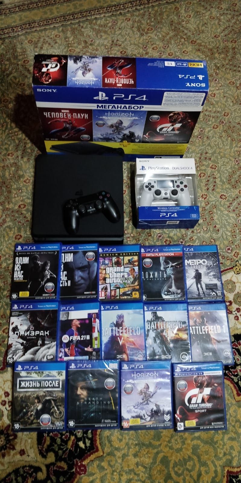 Продам! Ps4 в идеальном состоянии