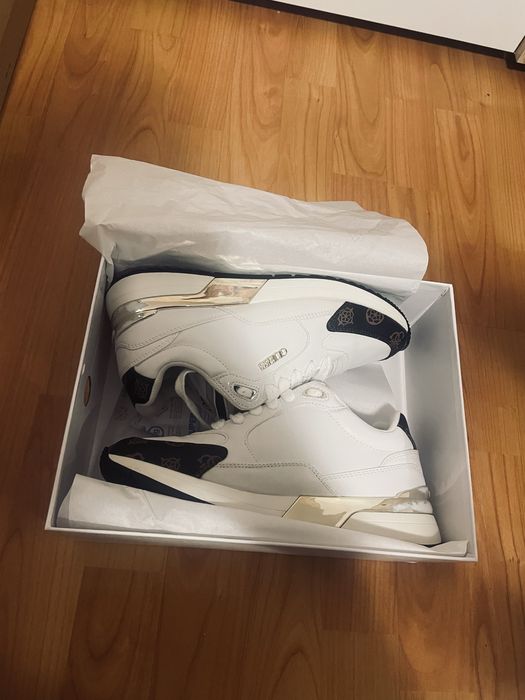 Adidași guess , mărimea 38