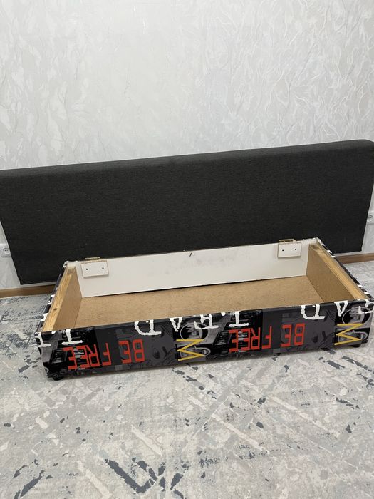 Жиналып асты полка болатын тахта диван сатылады,