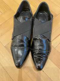 Vand pantofi lac de piele,int piele,model deosebit,negru,38 ingust