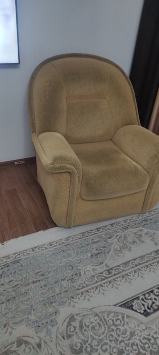 Продам диван с креслом
