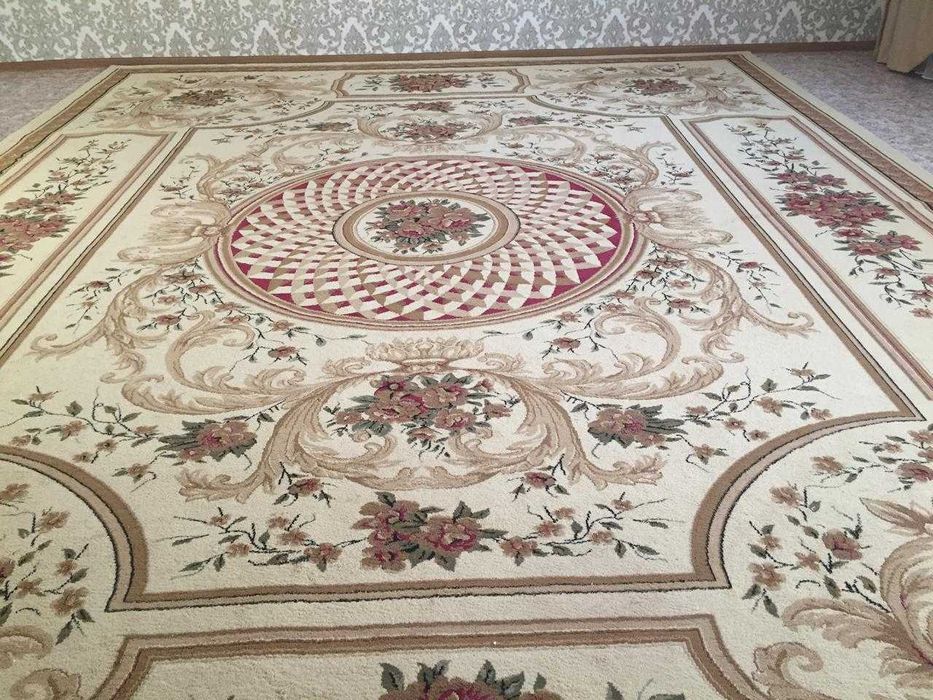 Продам ковер большой