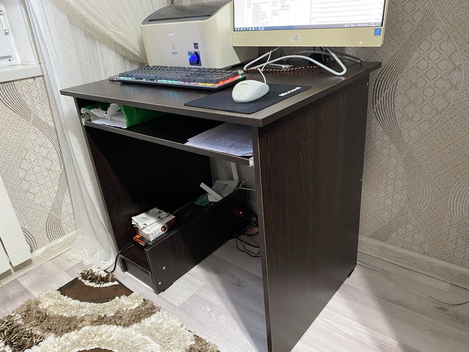 Продам Компьютерный стол