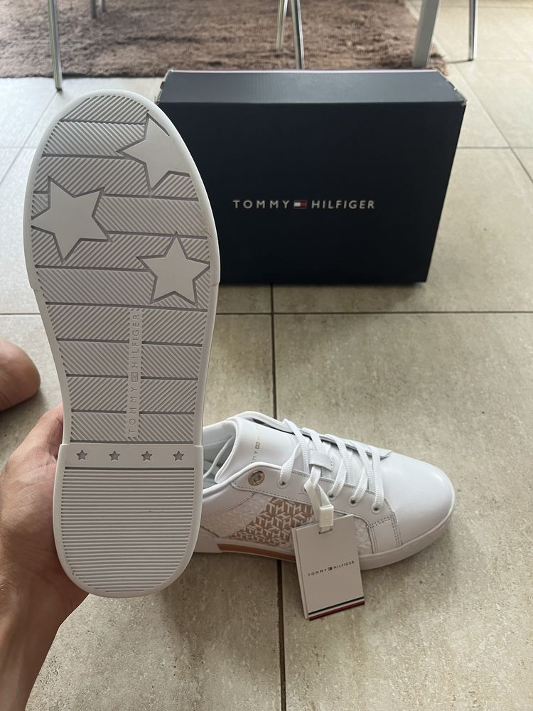 Нови женски маратонки Tommy Hilfiger номер 40