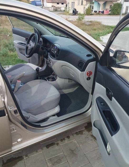 Hyundai accent 2010