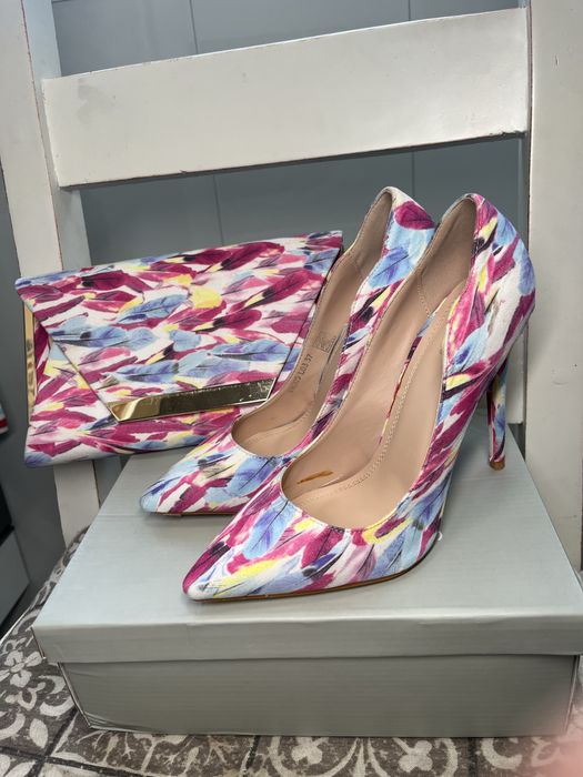 Сет дамска шарена чанта и обувки на ток