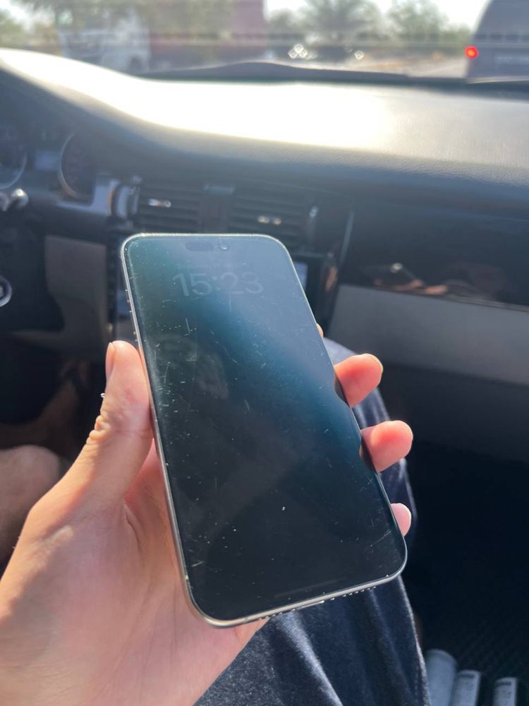iphone 15 pro   .
