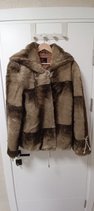 Vând geaca imitație blana mărimea M