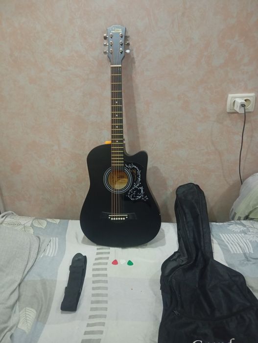 Akustik Gitara sotiladi +4 sovg'a