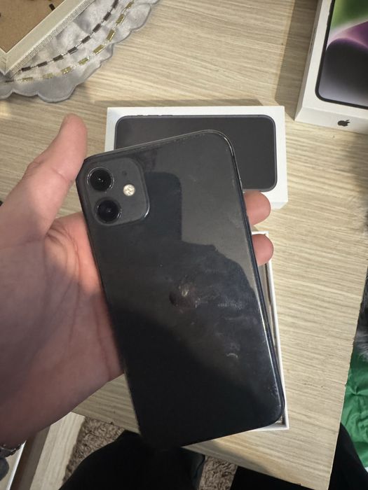 iPhone 11 64GB 83% baterie