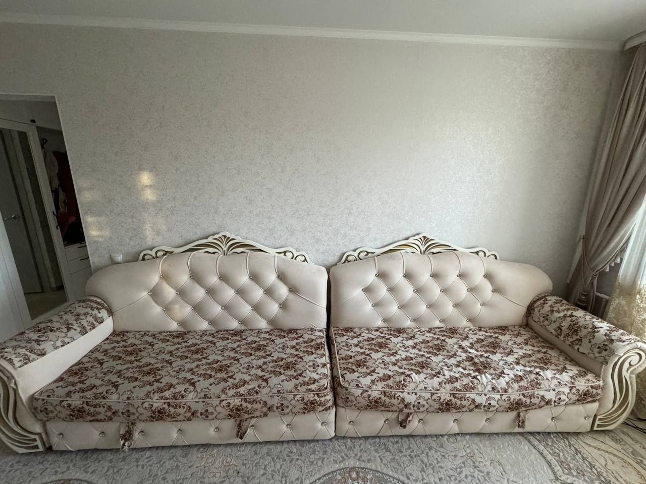 Продам большой раздельный диван с подушками