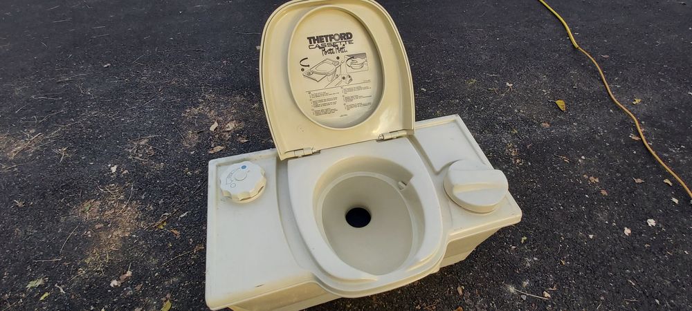 Продава се тоалетна за каравана
