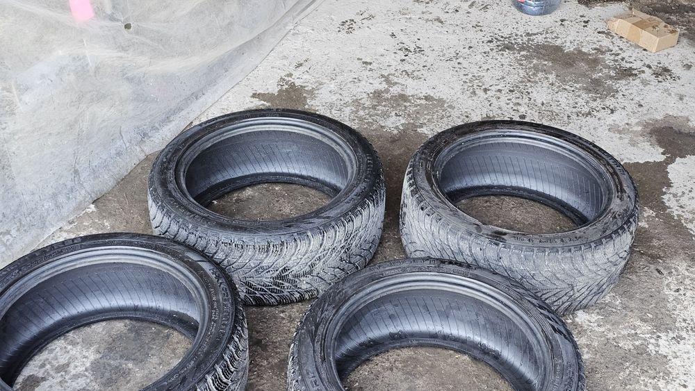 Зимние шины Nokian Hakkapeliitta R3 235/45 R17 
В отличном состоя