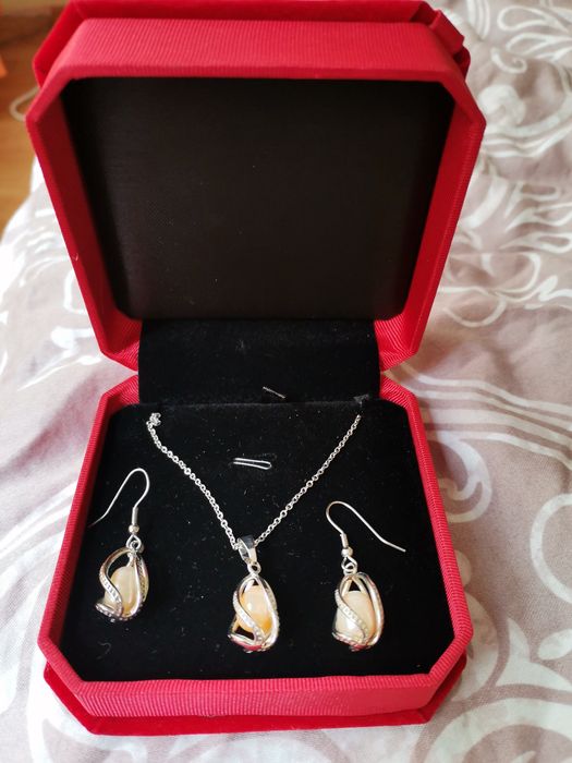 Колие и обици от перли