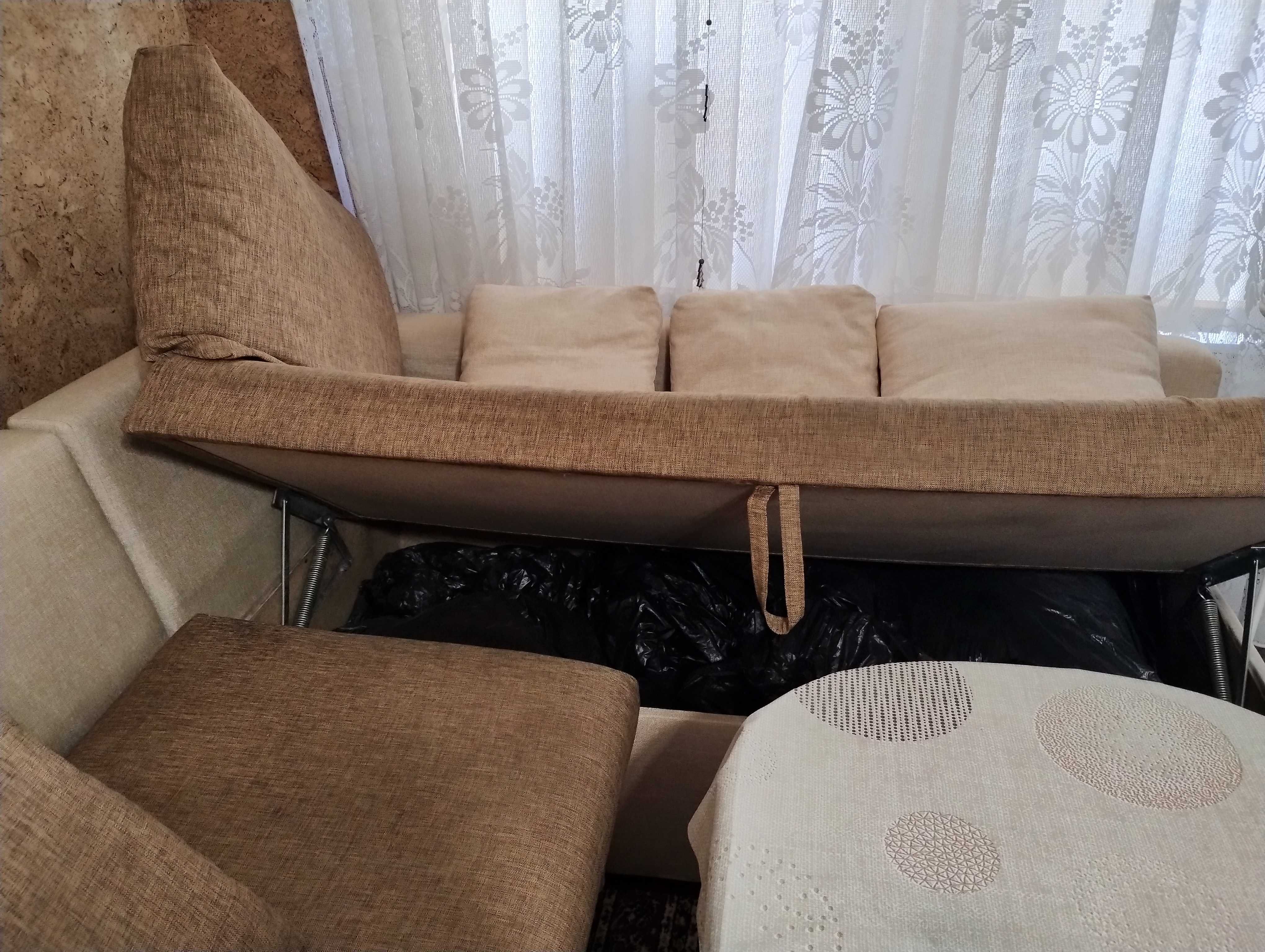 Продавам ъглов диван в кафяво и бежово, разтегаем за спане