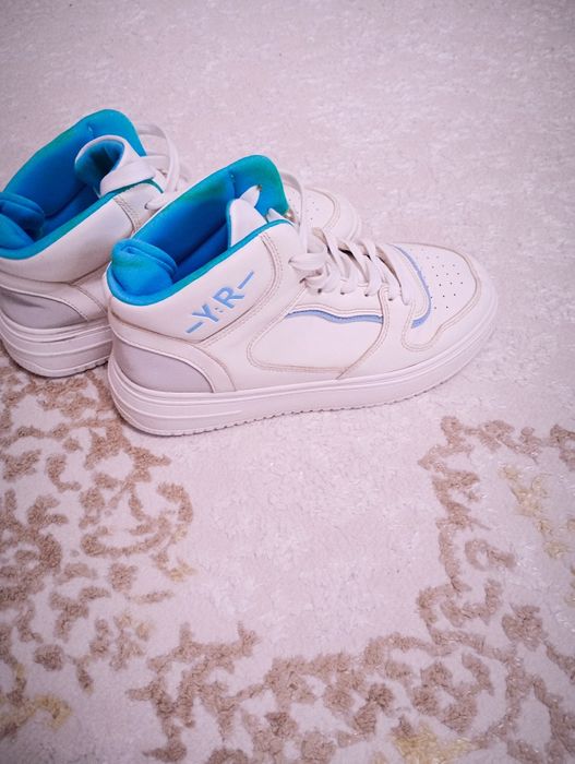 Джорданы,размер 36,5 ,кроссовки40,белые 39