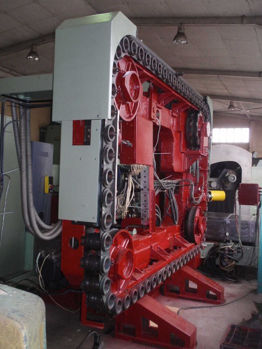 Машинен център IS 500 CNC