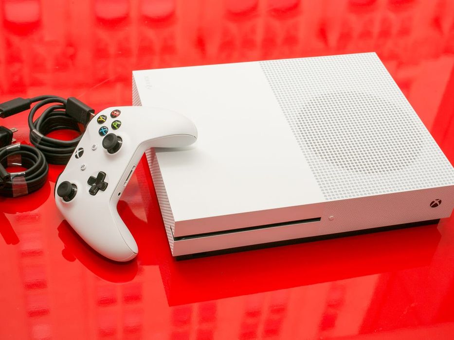 Xbox one S 1 TB + games