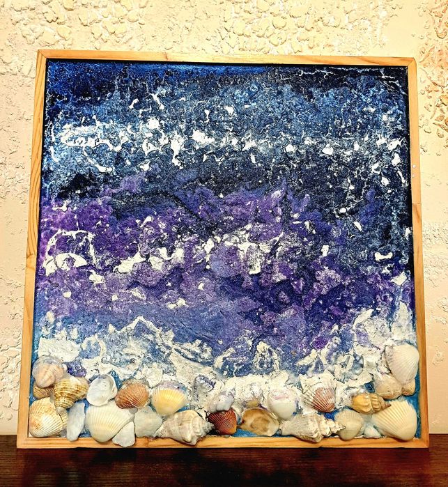 Къртина направена с техника на разливане на боите и добавена декорация