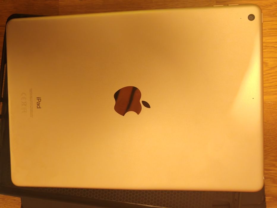 Vând iPad 8 in stare foarte buna