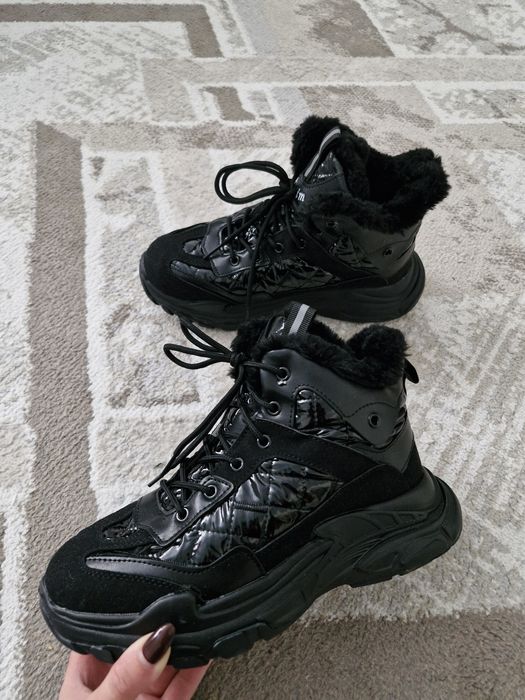 Новые кроссовки на меху