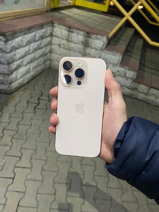 Продам Айфон 16 про, 256 гб