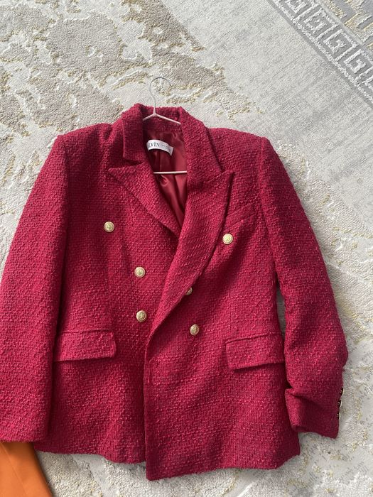 Костюмы женские разные