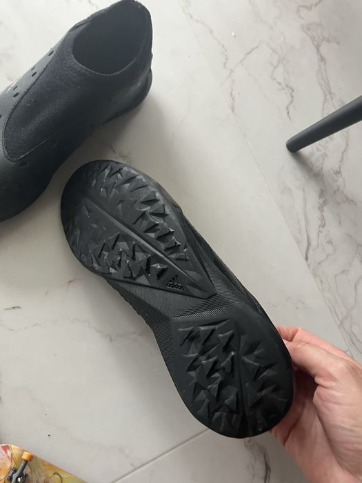Ghete   Adidas fotbal  in stare foarte buna purtate putin marimea  36